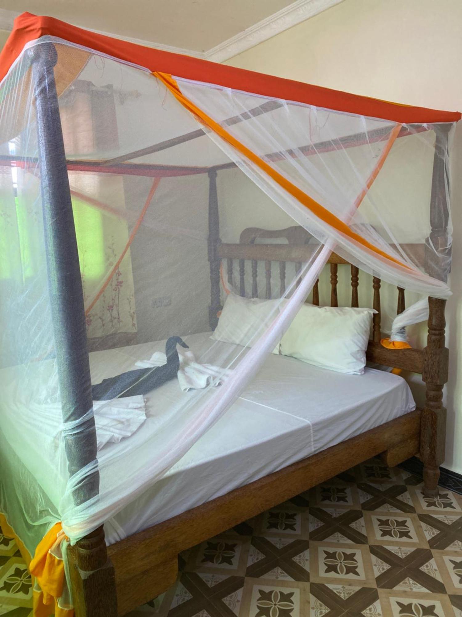 Bed and Breakfast Falcon House Кендва Экстерьер фото
