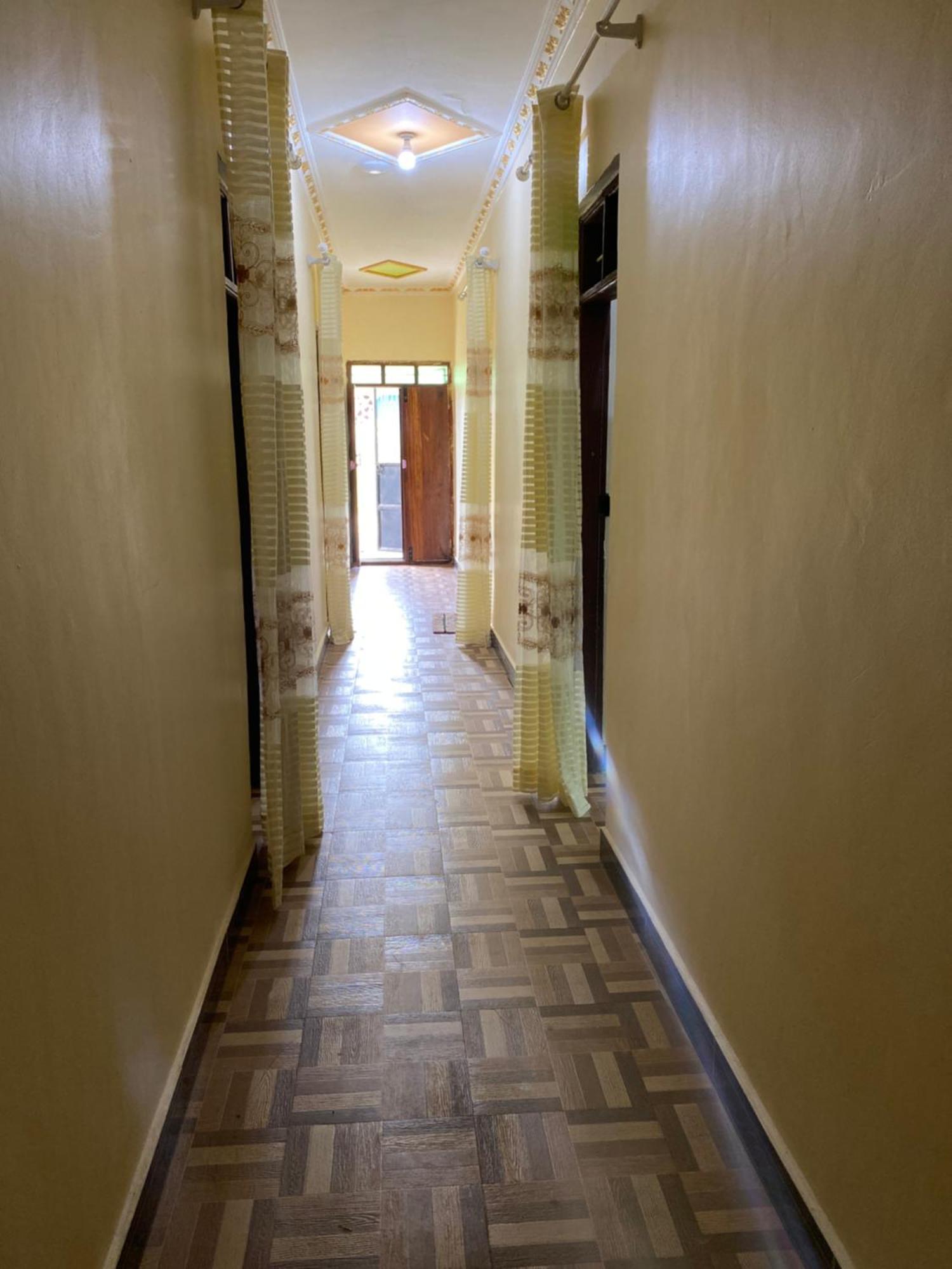 Bed and Breakfast Falcon House Кендва Экстерьер фото