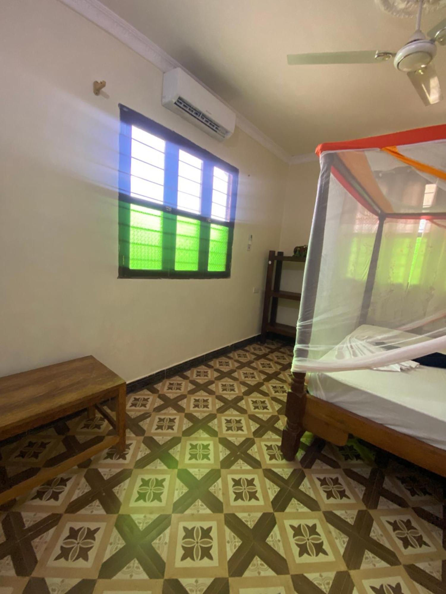 Bed and Breakfast Falcon House Кендва Экстерьер фото