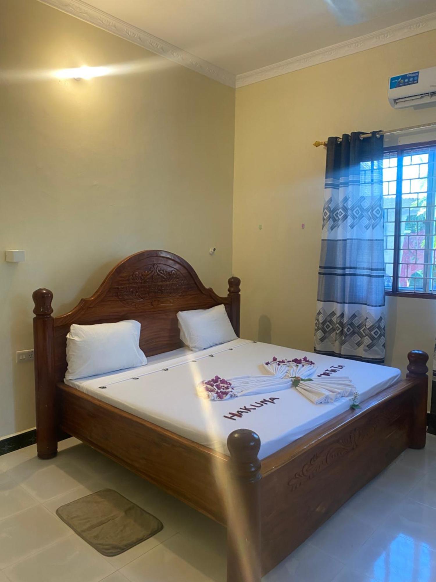 Bed and Breakfast Falcon House Кендва Экстерьер фото