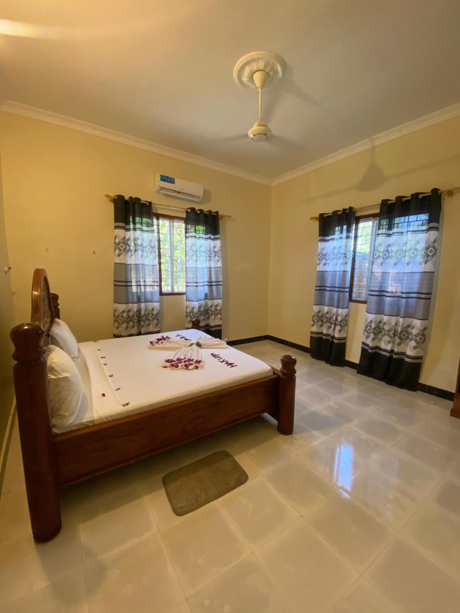 Bed and Breakfast Falcon House Кендва Экстерьер фото