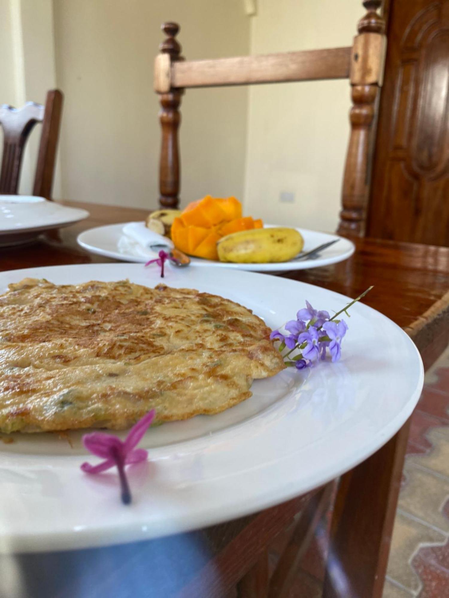 Bed and Breakfast Falcon House Кендва Экстерьер фото